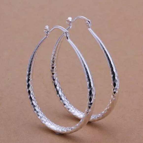 NEW SILVER DIAMOND SHAPED HOOP EARRINGS - Picture 3 of 3